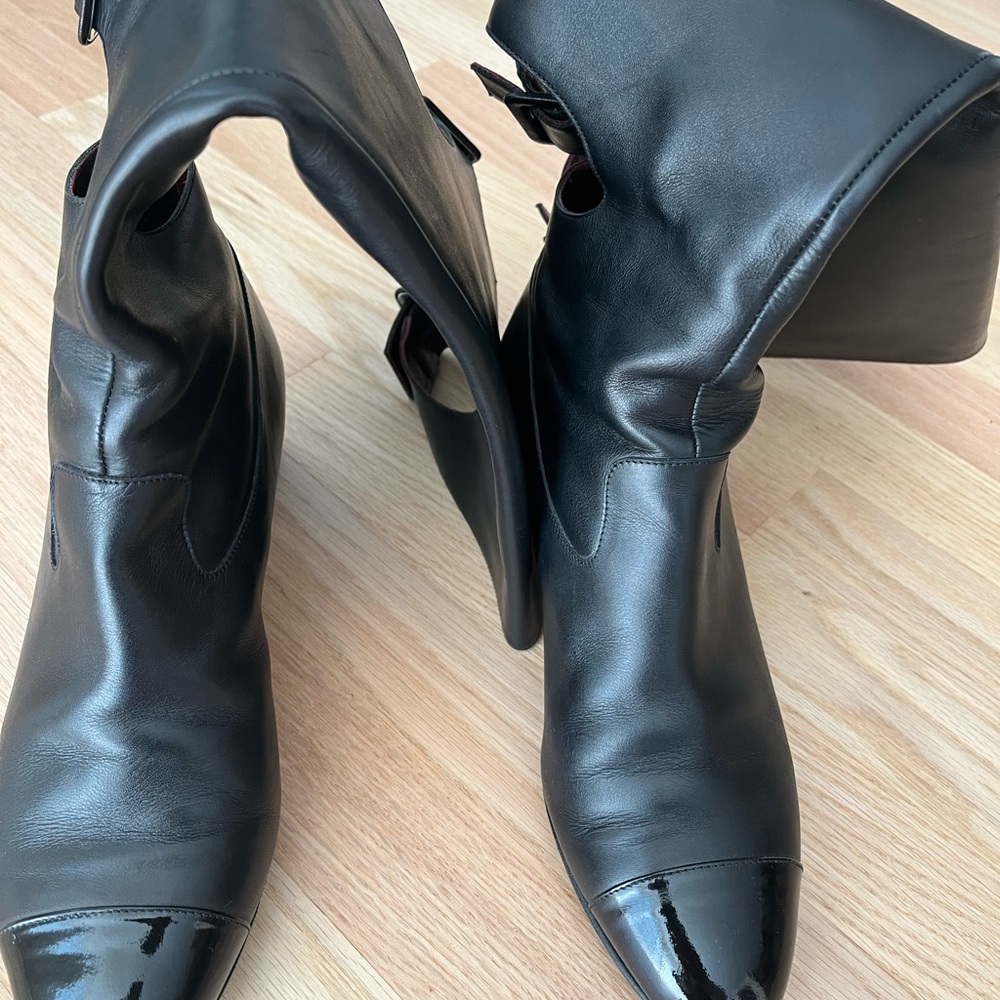 Chanel leather boots, Sz 40 - Picture 2 of 9